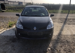 Dezmembrez Renault Clio 3 1.6I 2009